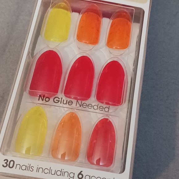 NWT! IMPRESS PRESS ON NAILS - Picture 4 of 8